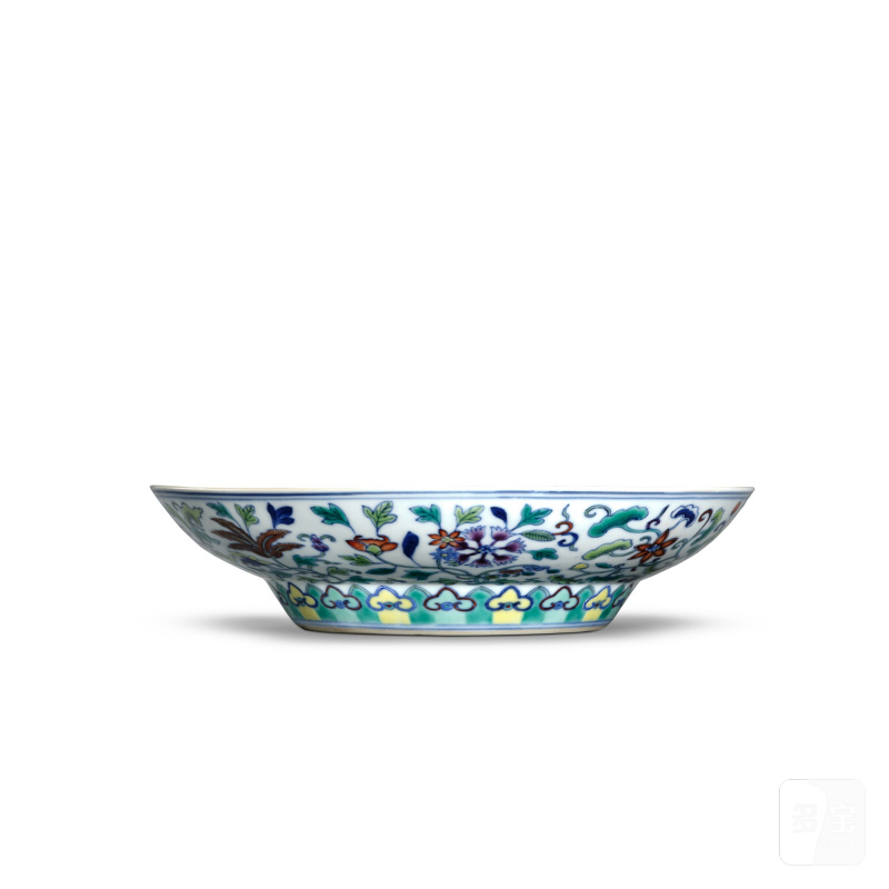 A doucai 'eight Daoist emblems' ogee dish, Mark and period of Guangxu | 清光緒 闘彩暗八仙紋折腰盤 《大清光緒年製》款 - 图3